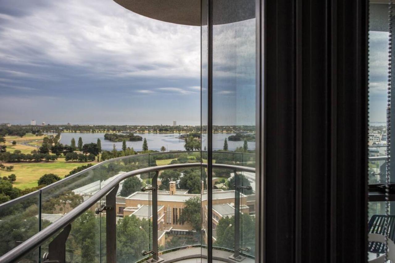 Readyset Apartments At Emerald Melbourne Luaran gambar