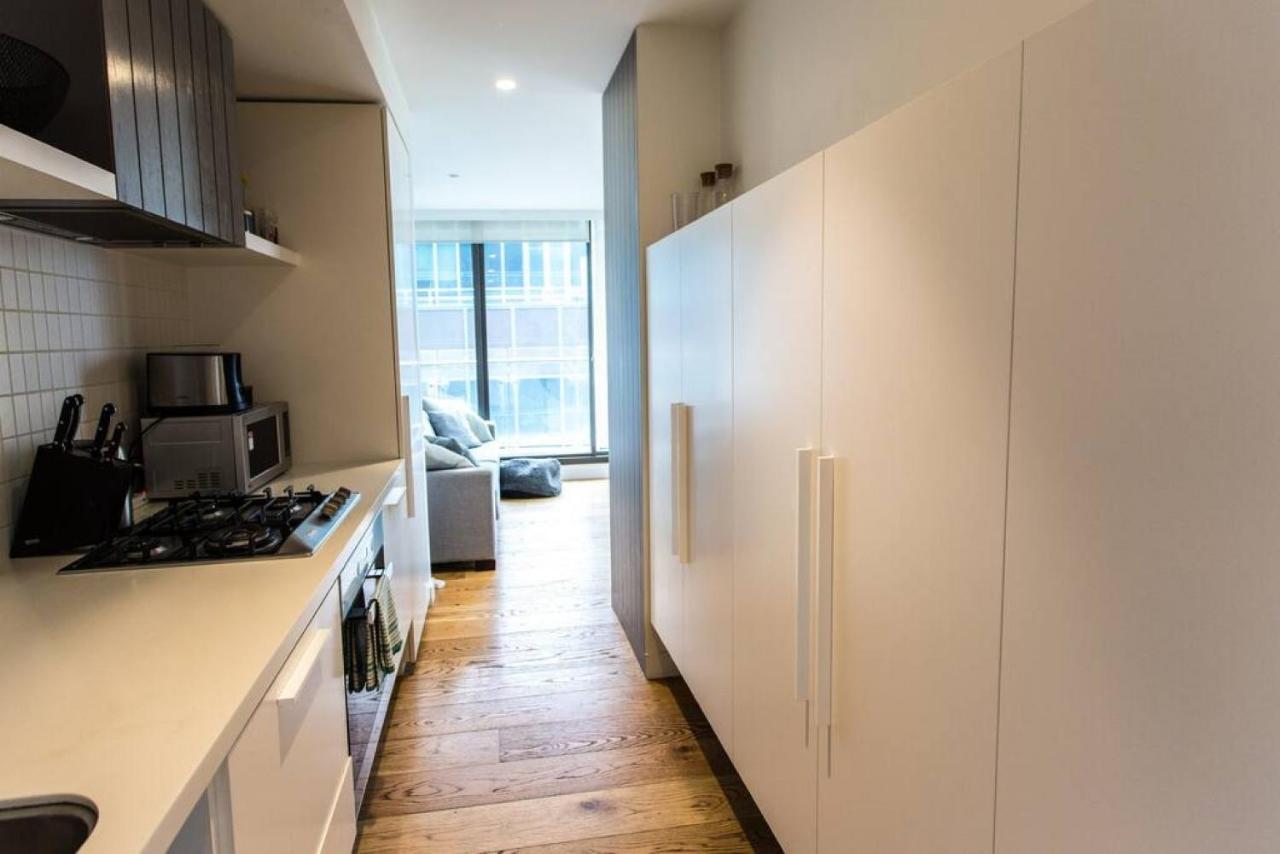 Readyset Apartments At Emerald Melbourne Luaran gambar