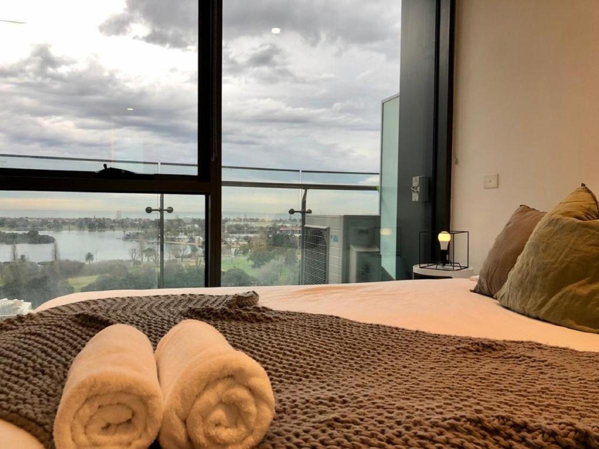 Readyset Apartments At Emerald Melbourne Luaran gambar
