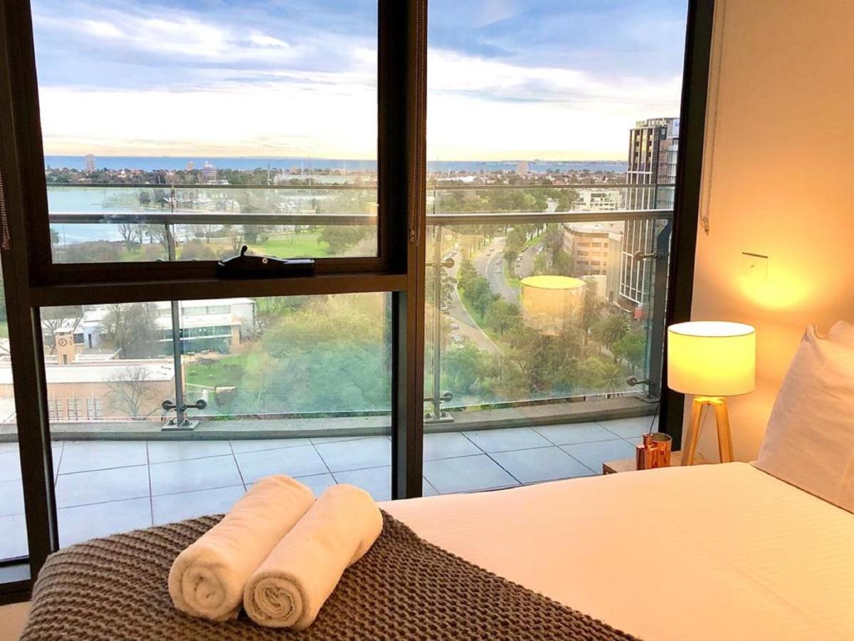 Readyset Apartments At Emerald Melbourne Luaran gambar