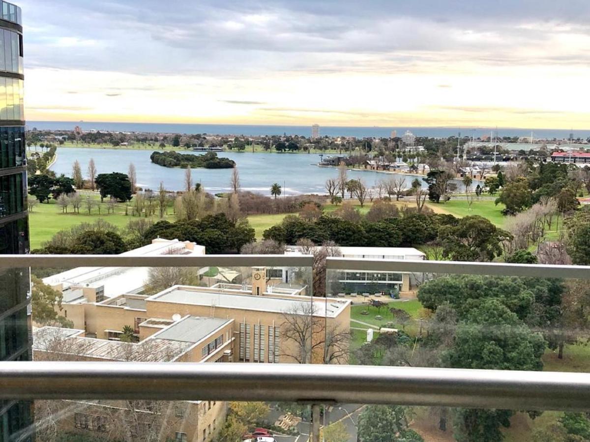 Readyset Apartments At Emerald Melbourne Luaran gambar