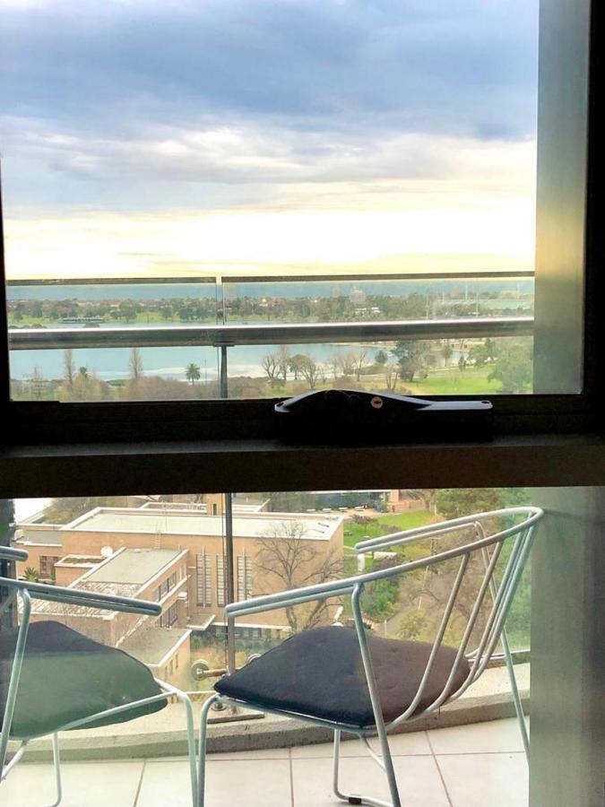 Readyset Apartments At Emerald Melbourne Luaran gambar