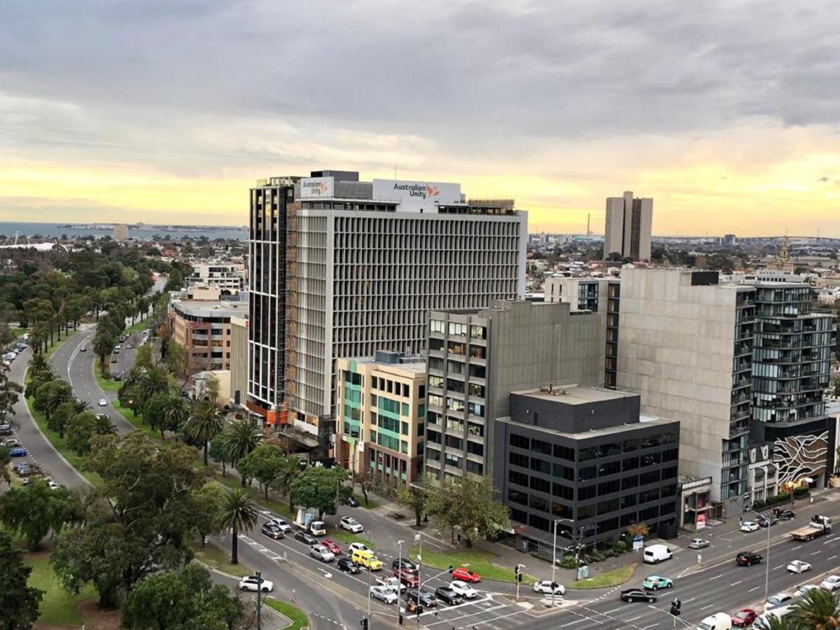 Readyset Apartments At Emerald Melbourne Luaran gambar