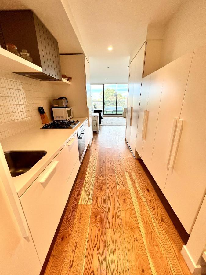 Readyset Apartments At Emerald Melbourne Luaran gambar